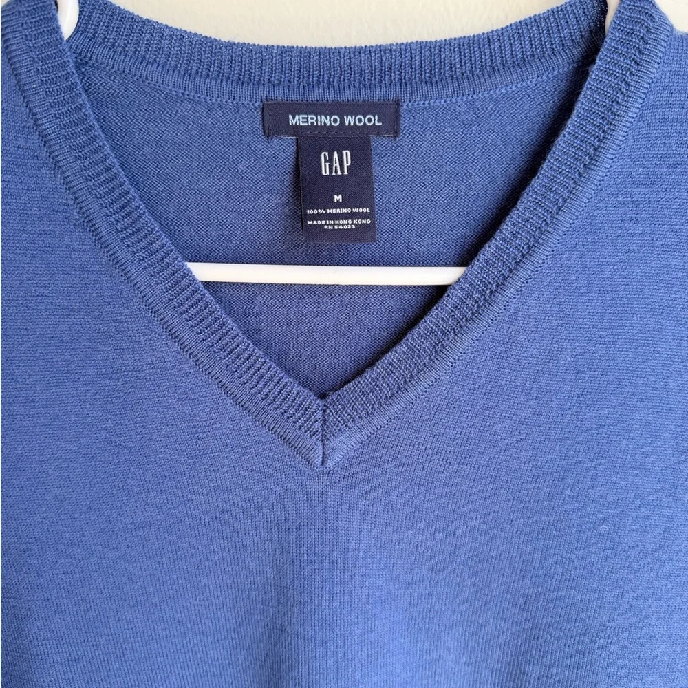 Gap Men’s Merino Wool V-Neck Sweater Blue Size Medium